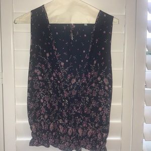 Sleeveless top with elastic waist